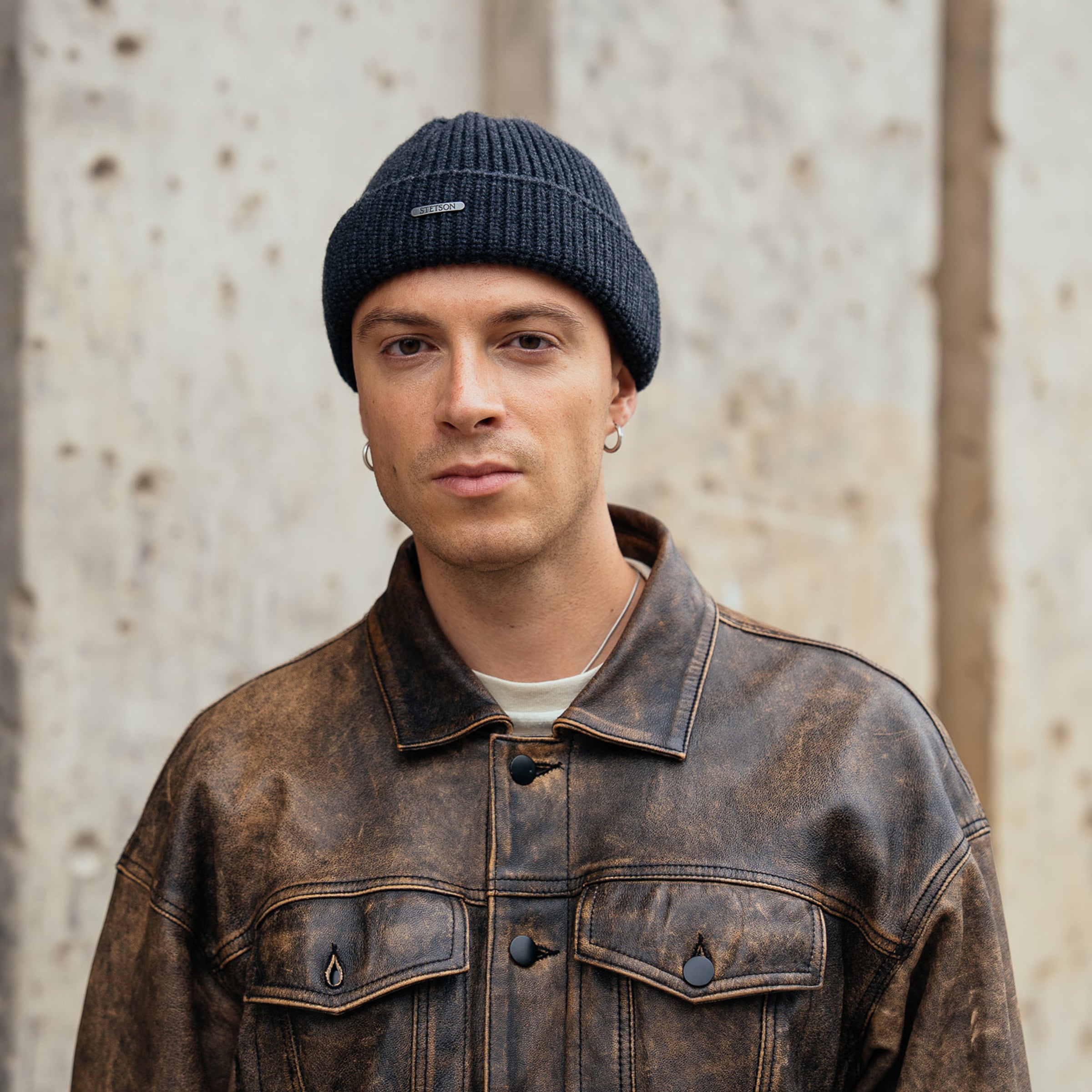 Homem com beanie